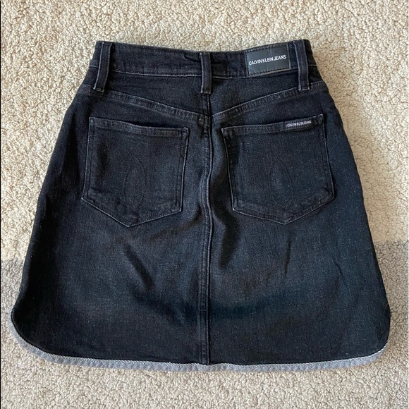 Black Calvin Klein jean skirt - Picture 3 of 4